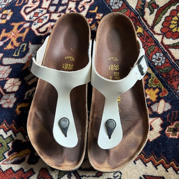 Birkenstock White Patent Leather Gizeh, size 39 - Picture 2 of 5